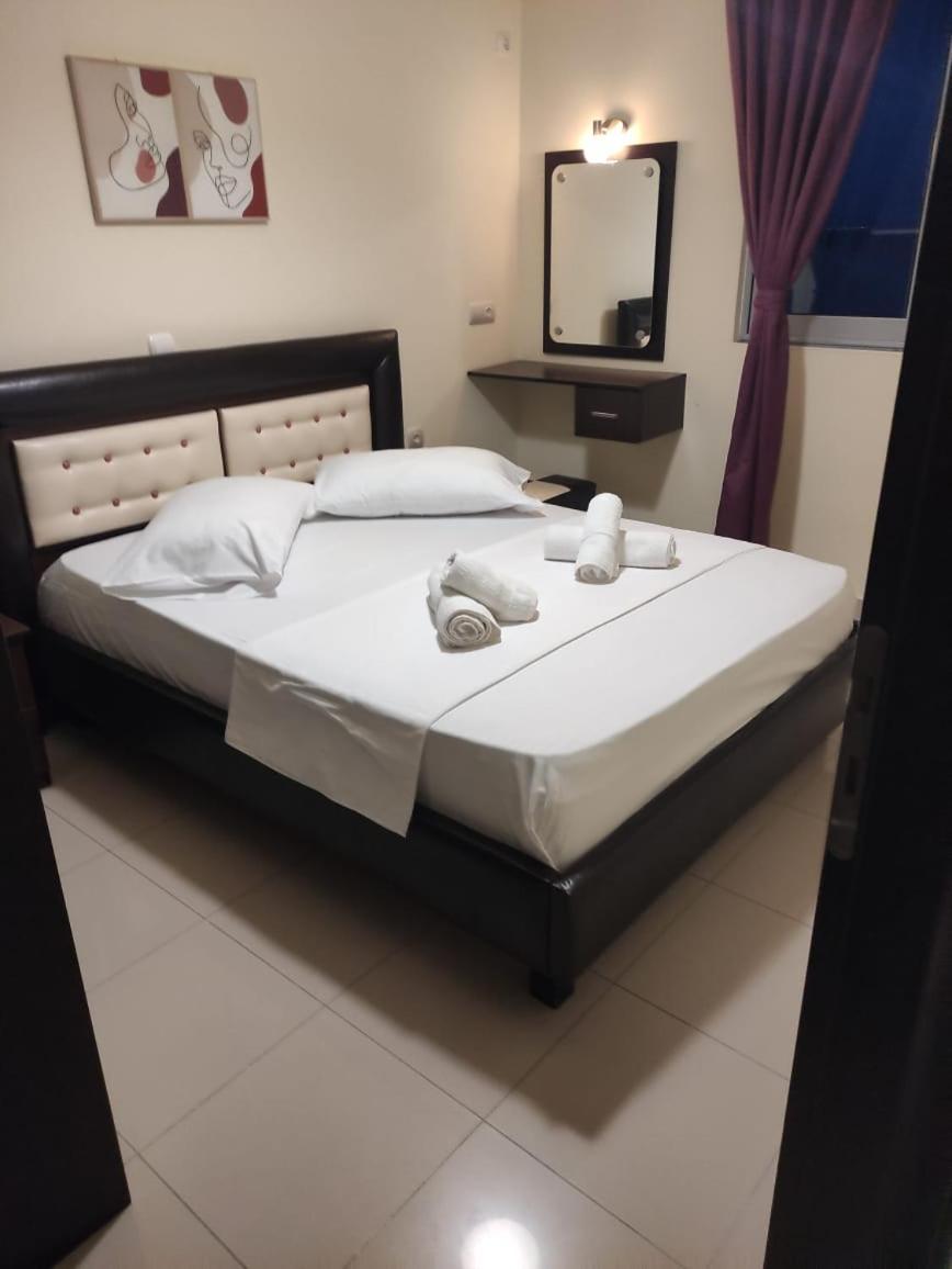 Adam Apartments Саранда Экстерьер фото